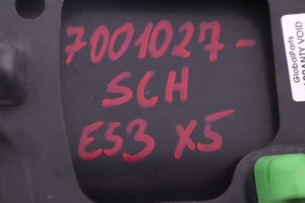 Fill In Flap Fuel Cover Black Schwarz 2 to BMW X5 Series E53 with Part number 7001027 BMW X5 Series E53 Fill In Flap Fuel Cover Black Schwarz 2 - SKU 7001027-SCH - Part number 7001027