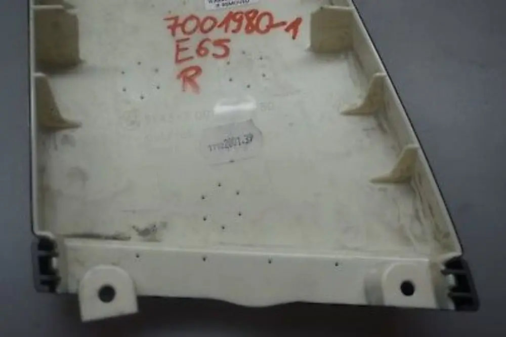 Cubierta Panel B Pilar Superior Columna Central Derecha Beige para BMW E65 con número de pieza 7001980 BMW E65 Cubierta Panel B Pilar Superior Columna Central Derecha Beige - SKU 7001980-1 - Número de pieza 7001980