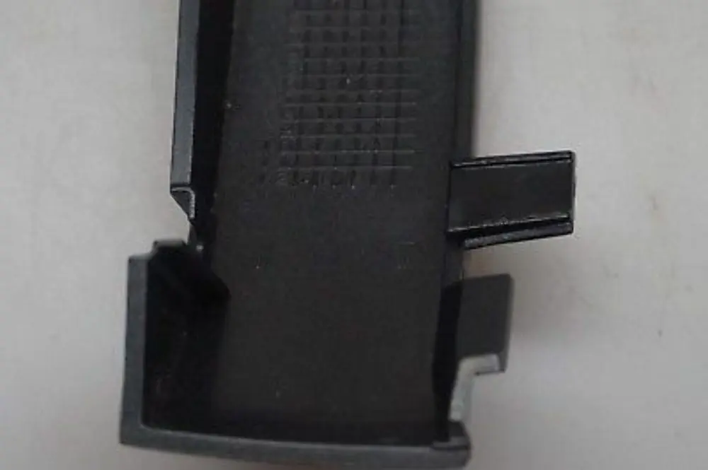 Consola Central Cubre Panel Plata Oscuro para BMW E65 E66 E67 con número de pieza 7002401 BMW E65 E66 E67 Consola Central Cubre Panel Plata Oscuro - SKU 7002401 - Número de pieza 7002401