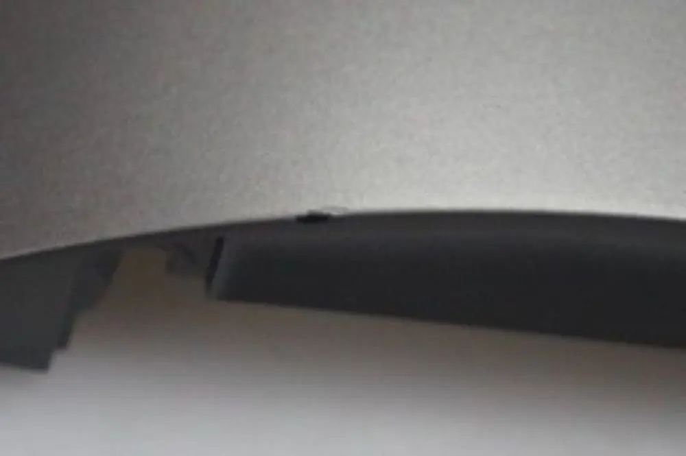 Consola Central Cubre Panel Plata Oscuro para BMW E65 E66 E67 con número de pieza 7002401 BMW E65 E66 E67 Consola Central Cubre Panel Plata Oscuro - SKU 7002401 - Número de pieza 7002401