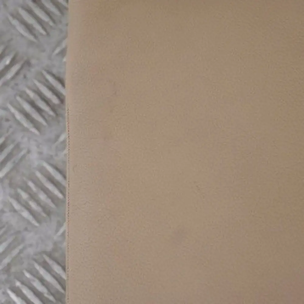 Reihe E65 E66 Polsterteil Mitte Leder U6BA BEIGE für BMW 7 mit Teilenummer 7007000 BMW 7 Reihe E65 E66 Polsterteil Mitte Leder U6BA BEIGE - SKU 7007000 - Teilenummer 7007000