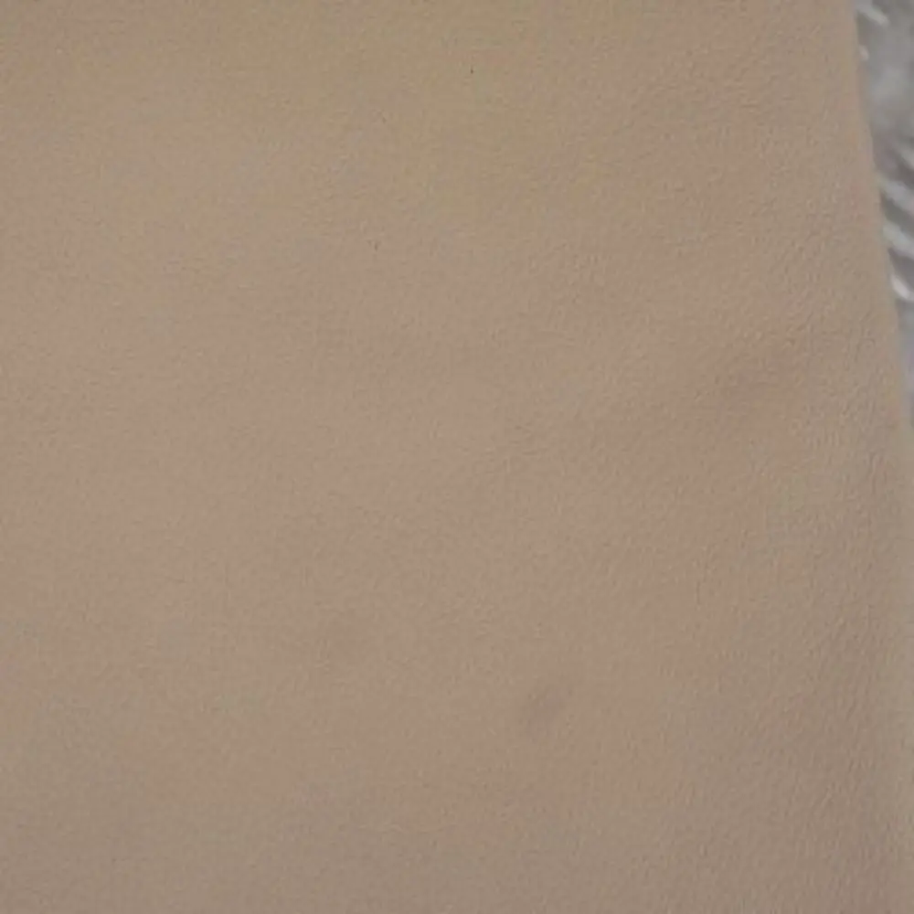 Reihe E65 E66 Polsterteil Mitte Leder U6BA BEIGE für BMW 7 mit Teilenummer 7007000 BMW 7 Reihe E65 E66 Polsterteil Mitte Leder U6BA BEIGE - SKU 7007000 - Teilenummer 7007000