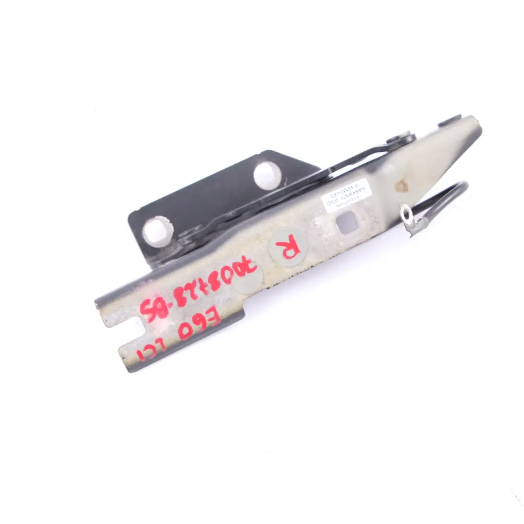 Cerniera del cofano motore destra Nero Zaffiro Metallizzato 7008727 per BMW E60 con numero di parte 7008728 BMW E60 Cerniera del cofano motore destra Nero Zaffiro Metallizzato 7008727 - SKU 7008728-BS - Numero di parte 7008728