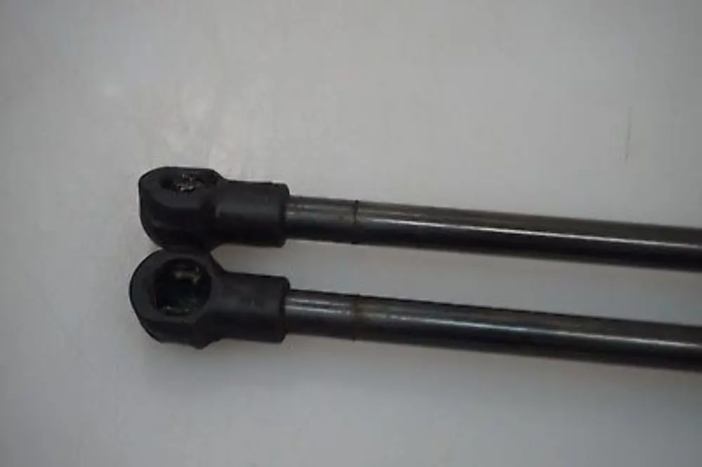  BMWE60 E61 Gas Presurizado Resorte Capó Capó Delantero Set - SKU 7008745-1 - Número de pieza 7008745