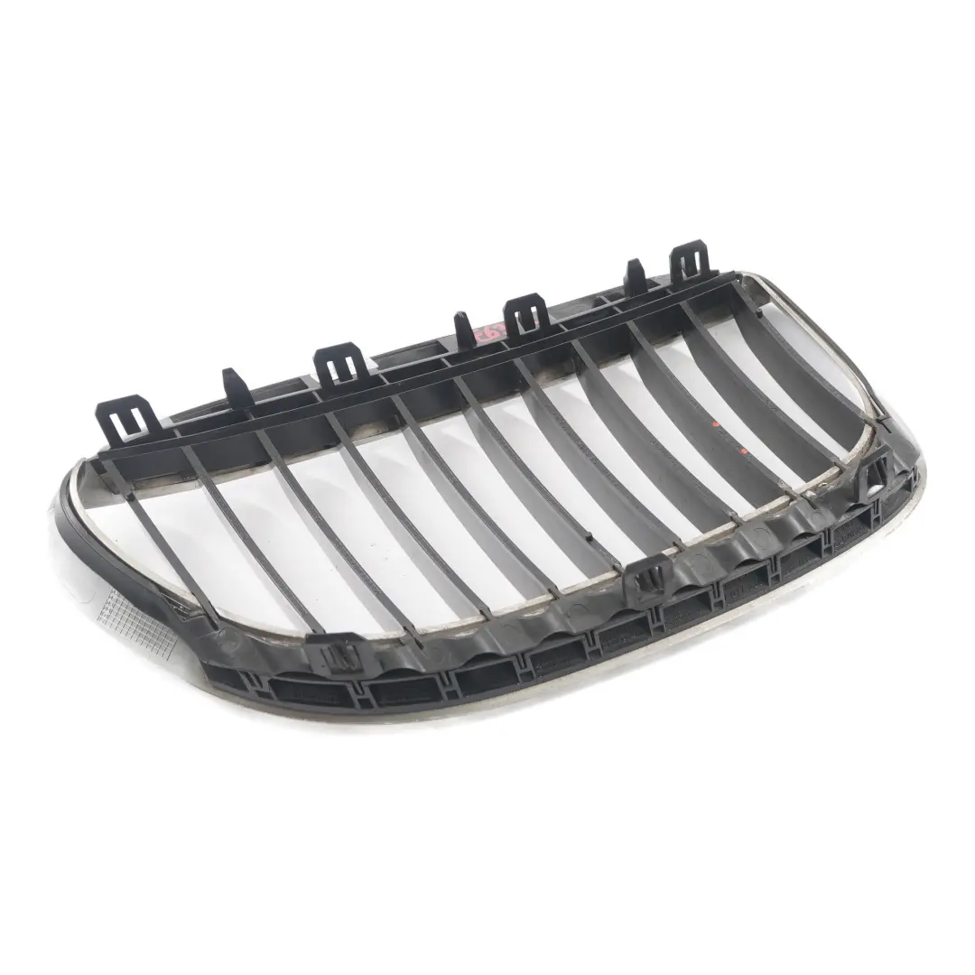 Grill Nerka Atrapa Zderzaka Lewa Chrom do BMW E63 E64 o numerze 7008915 BMW E63 E64 Grill Nerka Atrapa Zderzaka Lewa Chrom - SKU 7008915 - Numer Części 7008915