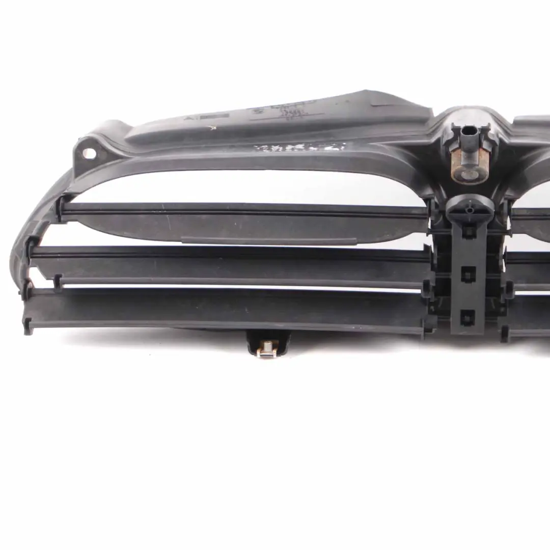 Panneau de clapet avant Conduit d'admission d'air Grille pour BMW E63 E64 à propos du numéro de pièce 7009714 BMW E63 E64 Panneau de clapet avant Conduit d'admission d'air Grille - SKU 7009714 - Numéro de pièce 7009714