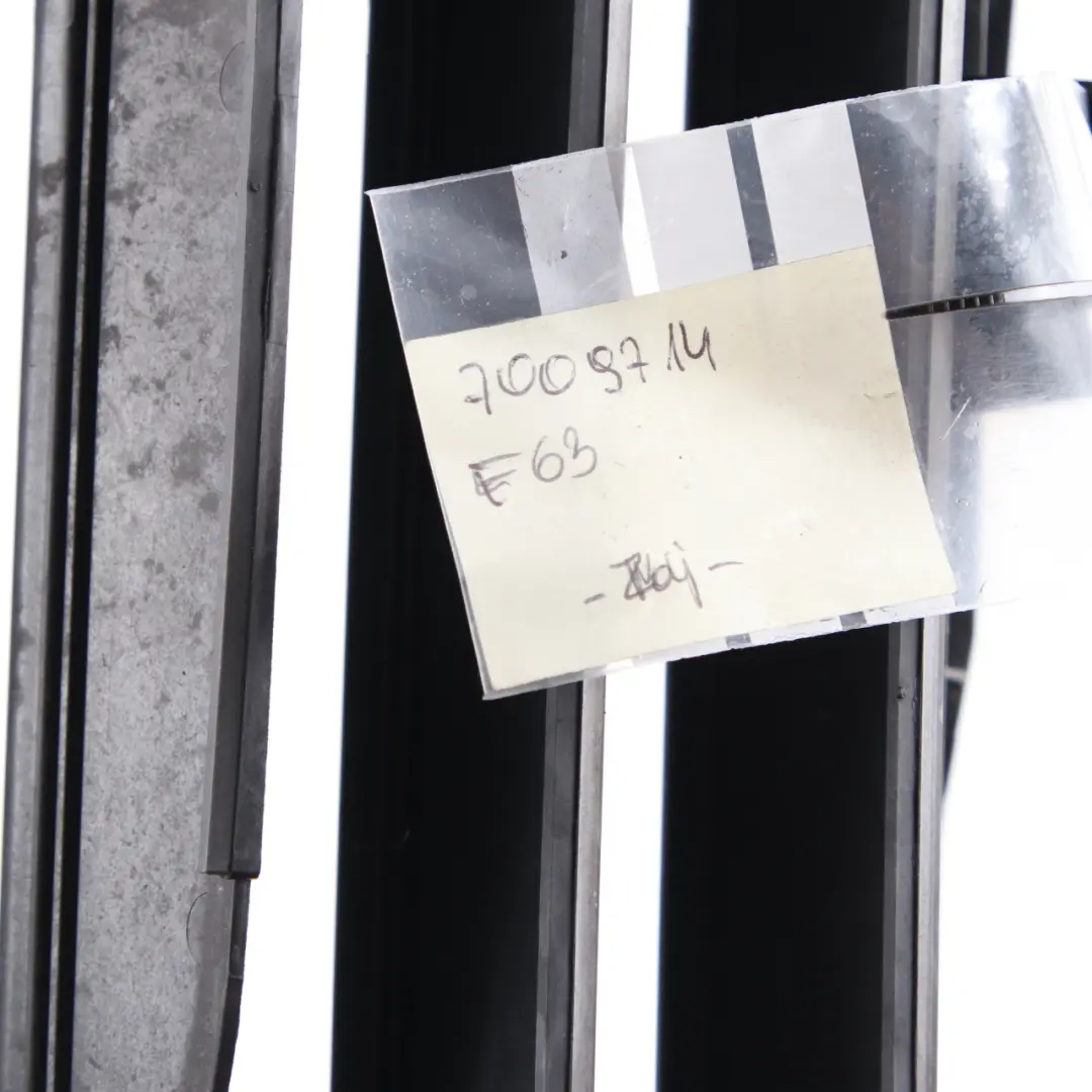 Panel Frontal Encajable Conducto Entrada Aire Rejilla Control 7050537 para BMW E60 con número de pieza 7009714 BMW E60 Panel Frontal Encajable Conducto Entrada Aire Rejilla Control 7050537 - SKU 7009714 - Número de pieza 7009714