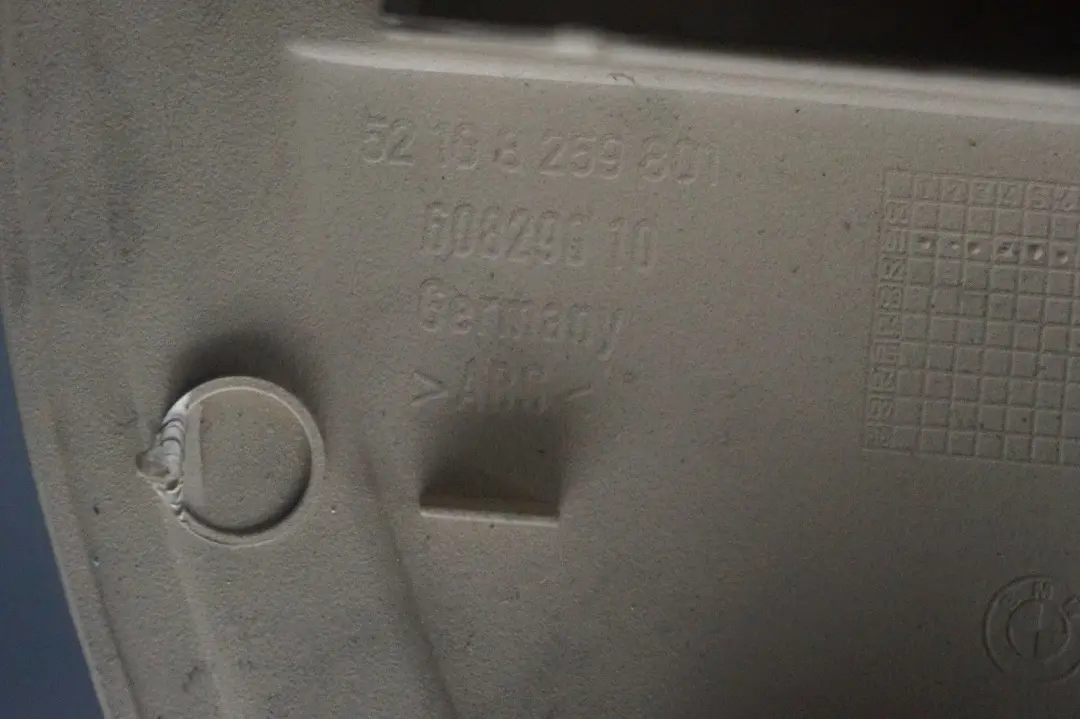 Reihe E65 E66 E67 Blende aussen links BEIGE 5210 für BMW 7 mit Teilenummer 7015339 BMW 7 Reihe E65 E66 E67 Blende aussen links BEIGE 5210 - SKU 7015339 - Teilenummer 7015339