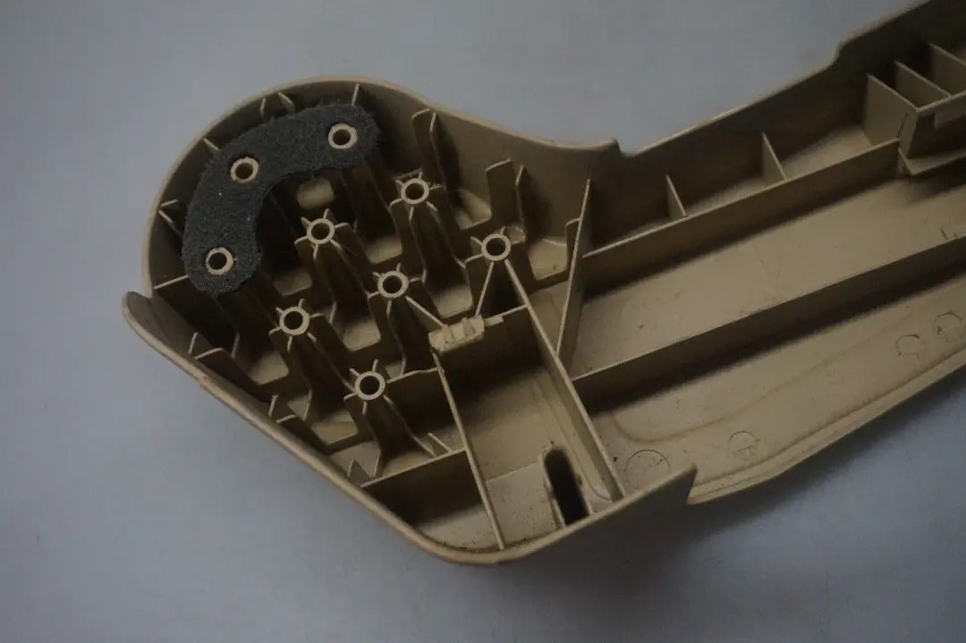 Outer Seat Cover Lower Bottom Front Left N/S Beige to BMW 7 Series E65 E66 E67 with Part number 7015339 BMW 7 Series E65 E66 E67 Outer Seat Cover Lower Bottom Front Left N/S Beige - SKU 7015339 - Part number 7015339