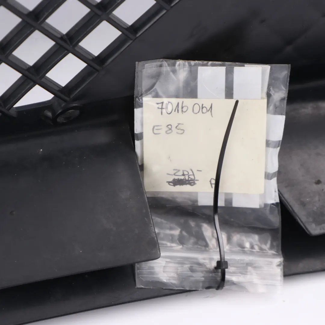 Frontstoßstange Luftkanal Mitte Unteres Gitterabdeckung für BMW Z4 E85 E86 mit Teilenummer 7016061 BMW Z4 E85 E86 Frontstoßstange Luftkanal Mitte Unteres Gitterabdeckung - SKU 7016061 - Teilenummer 7016061