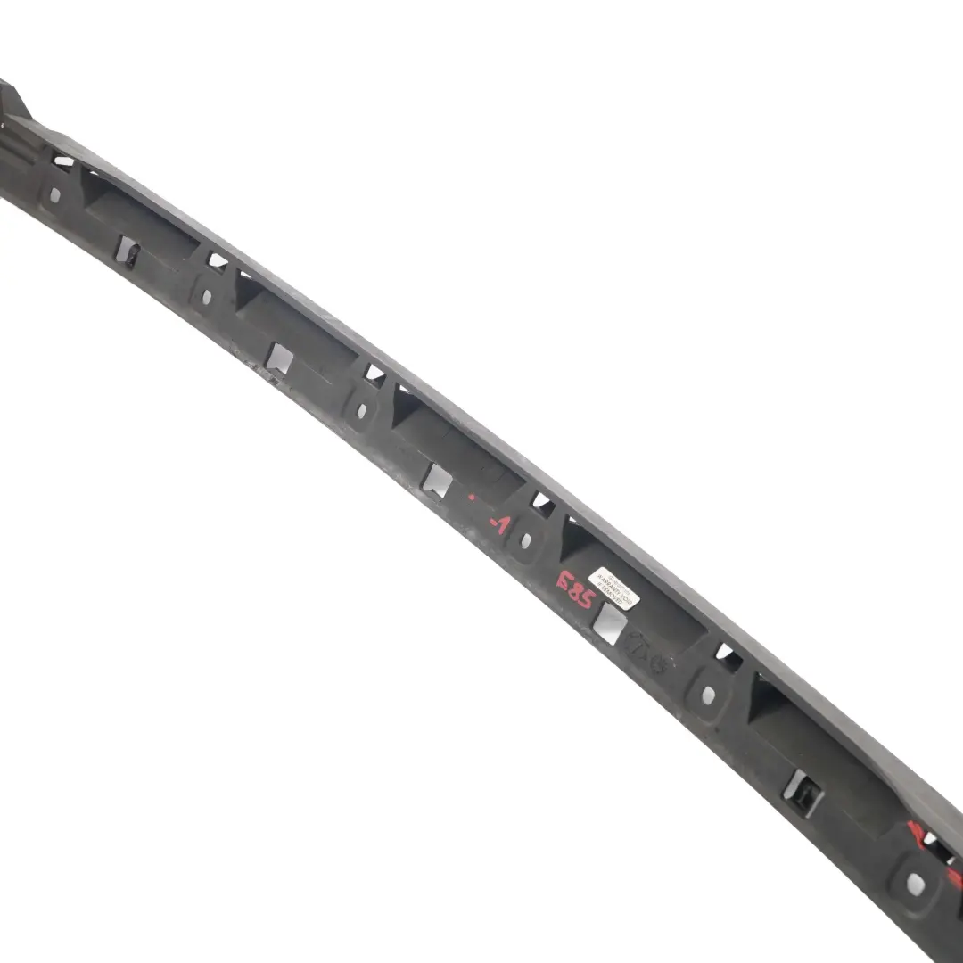 Cabro Parachoques Trasero Centro Guia Montaje Trim para BMW Z4 E85 Roadster con número de pieza 7016076 BMW Z4 E85 Roadster Cabro Parachoques Trasero Centro Guia Montaje Trim - SKU 7016076-1 - Número de pieza 7016076