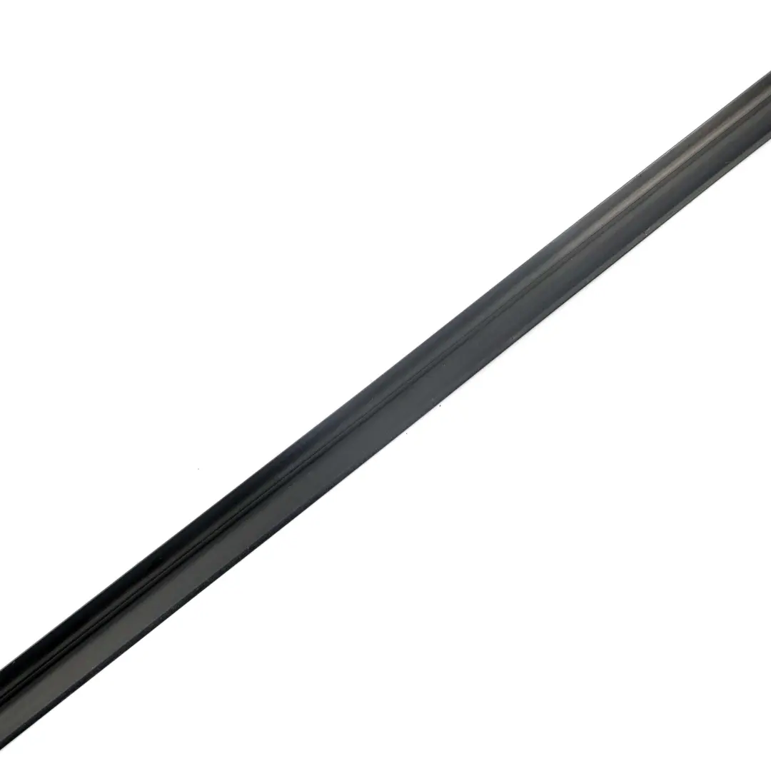 BMW Z4 E85 Uszczelka Drzwi Przednich Dolna - SKU 7016643 - Numer Części 7016643