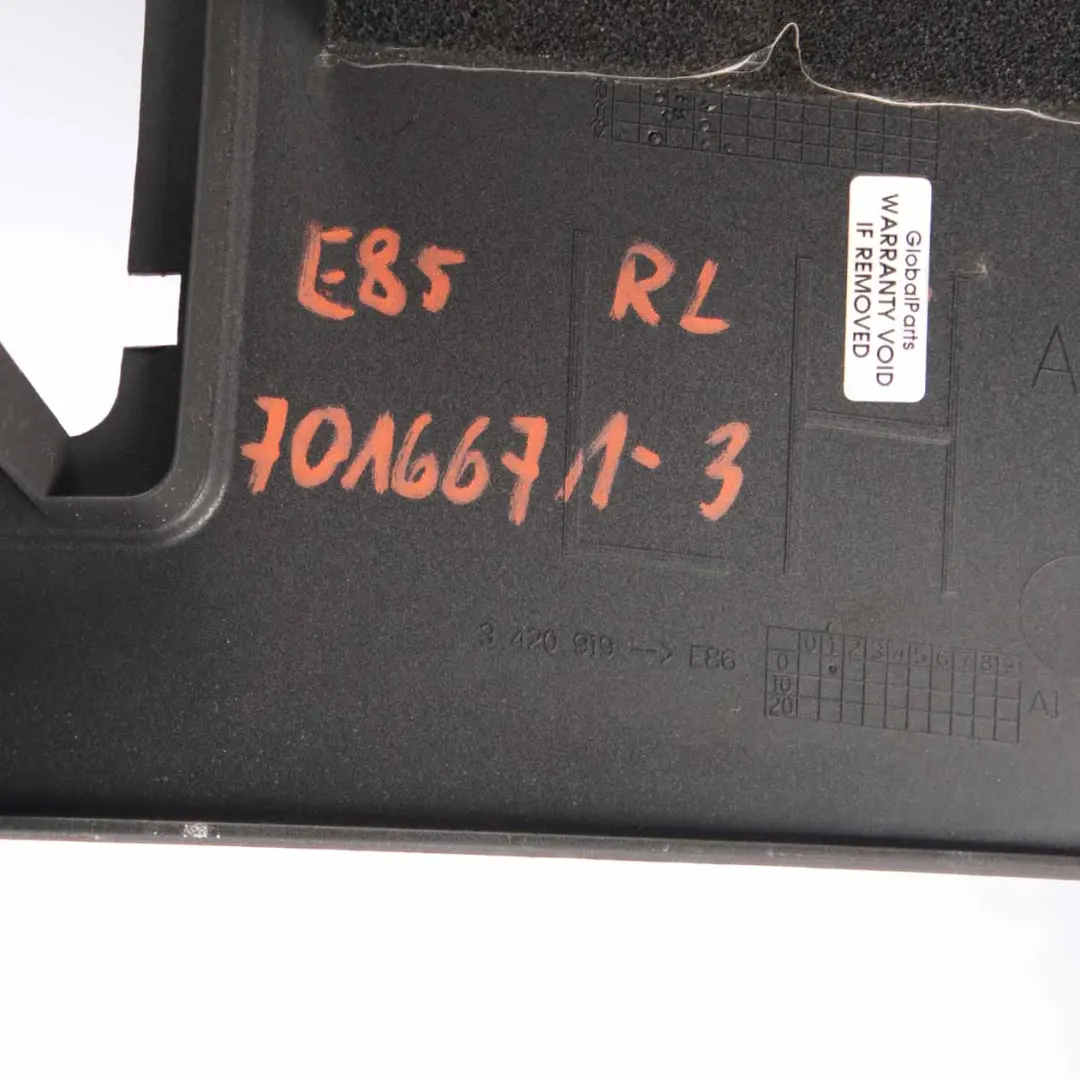 Pannello bagagliaio posteriore sinistro Coperchio stoccaggio Nero 3 per BMW Z4 E85 con numero di parte 7031367 BMW Z4 E85 Pannello bagagliaio posteriore sinistro Coperchio stoccaggio Nero 3 - SKU 7016671-3 - Numero di parte 7031367