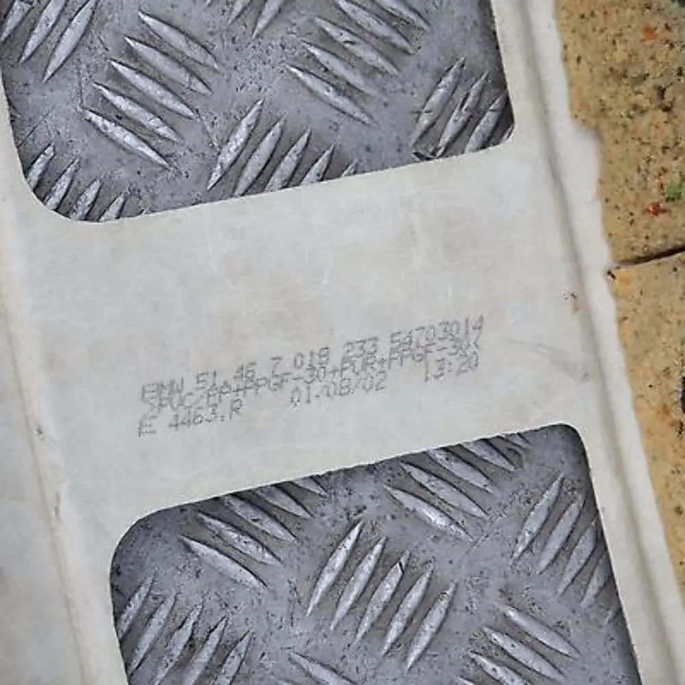 Estante de almacenamiento de la ventana trasera para BMW E65 E66 con número de pieza 51467018233 BMW E65 E66 Estante de almacenamiento de la ventana trasera - SKU 7018233 - Número de pieza 51467018233