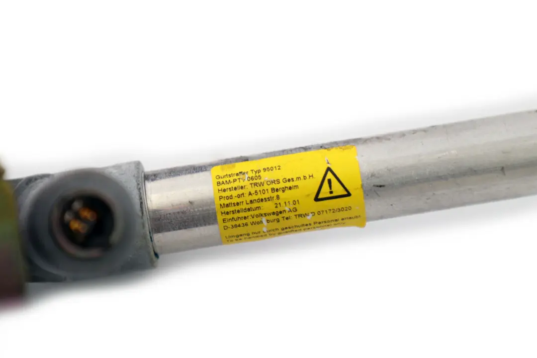 Cintura Superiore Posteriore Destra di Sicurezza Nero per BMW E65 E66 E67 con numero di parte 7022402 BMW E65 E66 E67 Cintura Superiore Posteriore Destra di Sicurezza Nero - SKU 7022402 - Numero di parte 7022402