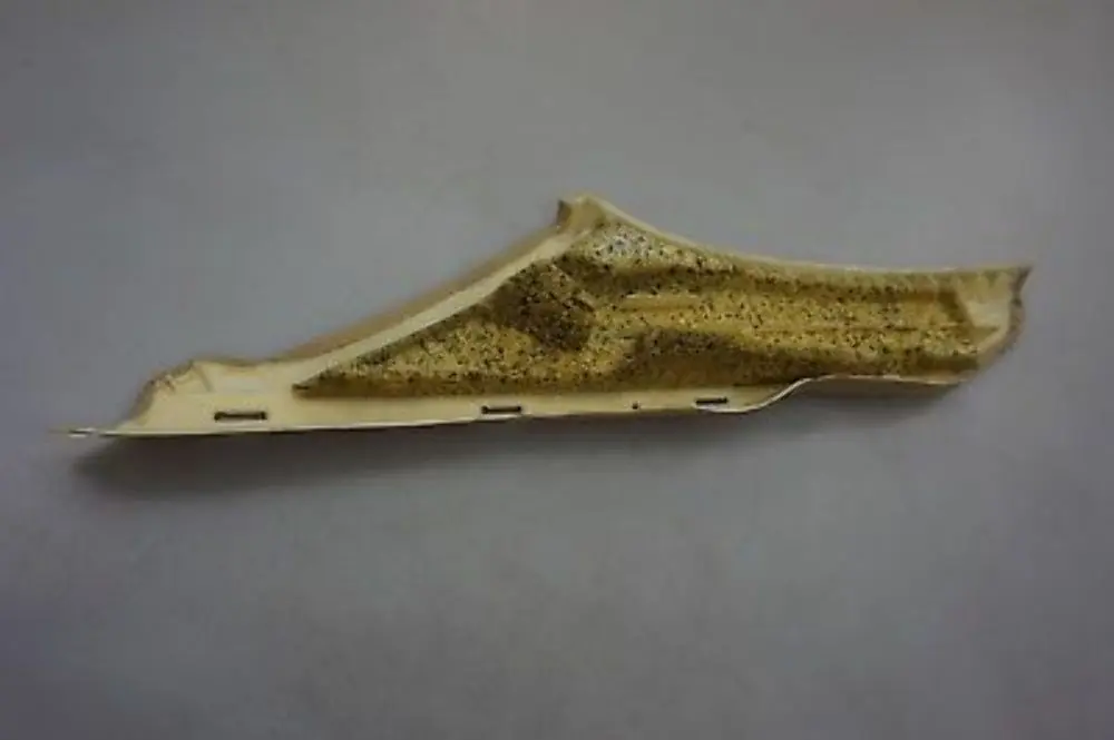 Osłona słupka C lewa beżowa beż BMW e65 e66 do o numerze 7024751 Osłona słupka C lewa beżowa beż BMW e65 e66 - SKU 7024751 - Numer Części 7024751