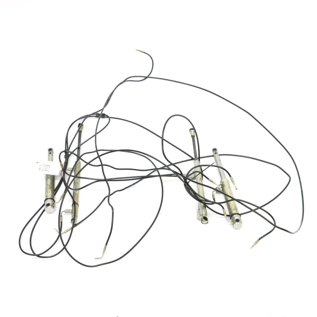 tetto pieghevole sinistra destra set di cilindri idraulici per BMW E46 Cabrio con numero di parte 7025600 BMW E46 Cabrio tetto pieghevole sinistra destra set di cilindri idraulici - SKU 7025600 - Numero di parte 7025600