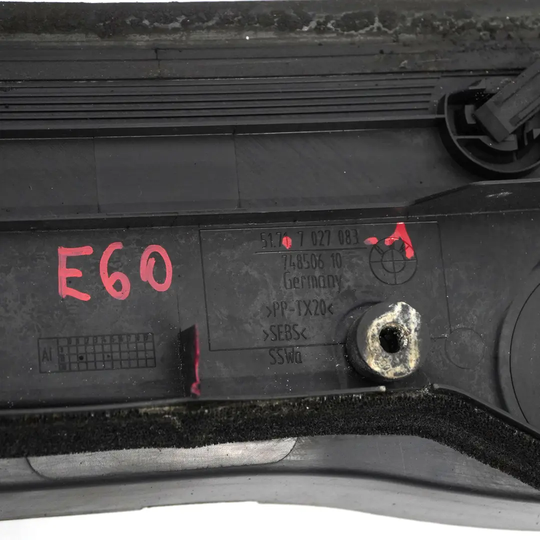 Parabrezza Pannello di copertura Pannello di rivestimento per BMW E60 E61 con numero di parte 7027083 BMW E60 E61 Parabrezza Pannello di copertura Pannello di rivestimento - SKU 7027083-1 - Numero di parte 7027083