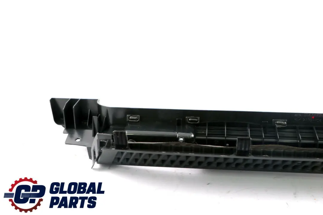 Lateral Trunk Floor Right Vent Louvre Negro para BMW X5 E53 con número de pieza 7027134 BMW X5 E53 Lateral Trunk Floor Right Vent Louvre Negro - SKU 7027134 - Número de pieza 7027134