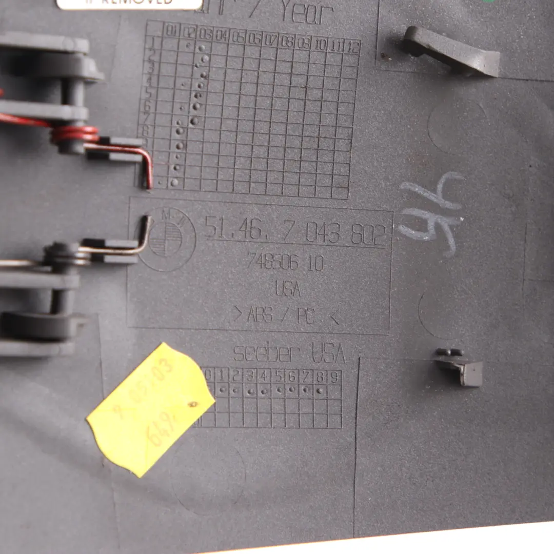 Verkleidung Abdeckung Armlehne Mitte Grau 7043802 für BMW Z4 er E85 mit Teilenummer 7031363 BMW Z4 er E85 Verkleidung Abdeckung Armlehne Mitte Grau 7043802 - SKU 7031363 - Teilenummer 7031363