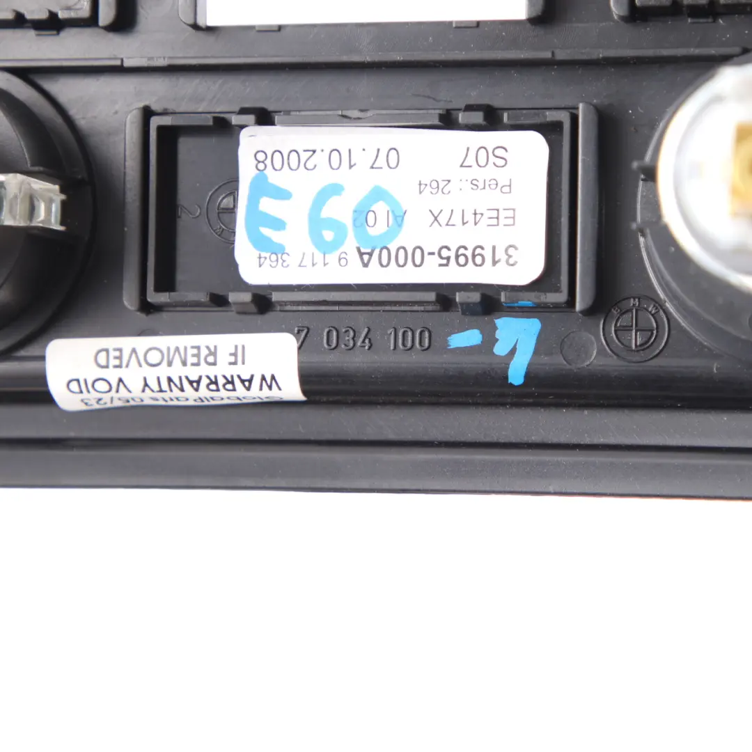 Consola Central Trasera Acabado Plastico Negro para BMW E60 con número de pieza 7034100 BMW E60 Consola Central Trasera Acabado Plastico Negro - SKU 7034100-1 - Número de pieza 7034100