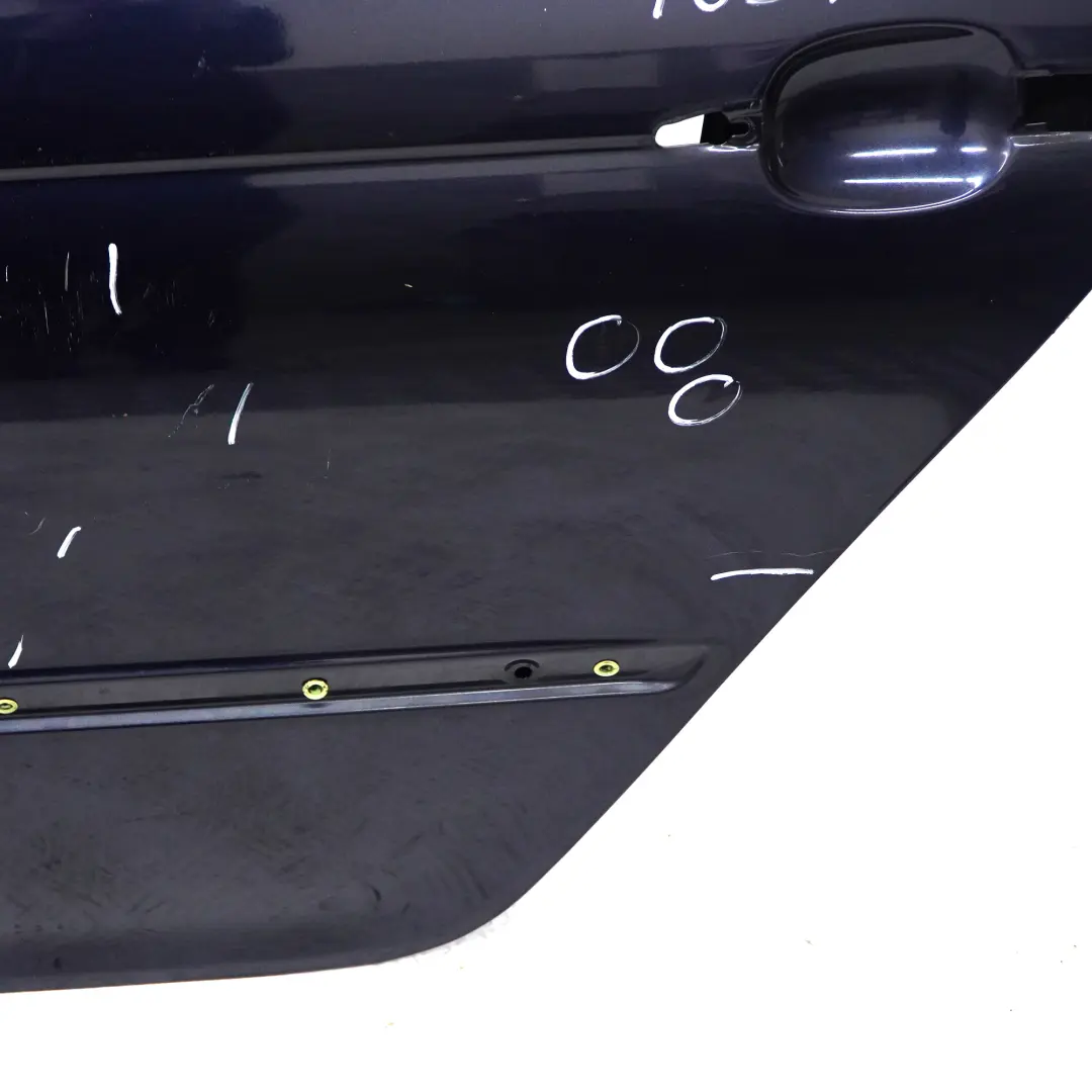 Porta posteriore sinistra Orientblau Blu Metallizzato - 317 per BMW E46 Berlina con numero di parte 7034153 BMW E46 Berlina Porta posteriore sinistra Orientblau Blu Metallizzato - 317 - SKU 7034153-OB - Numero di parte 7034153