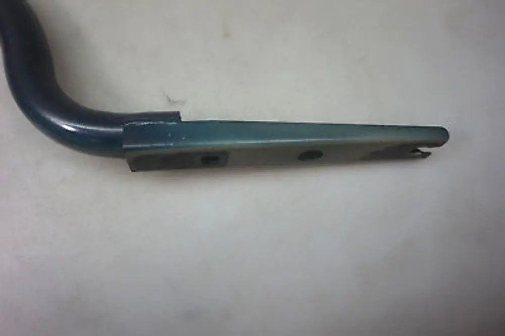 Bras de la charniere du coffre arriere gauche Orient Blue pour BMW E60 LCI à propos du numéro de pièce 7034245 BMW E60 LCI Bras de la charniere du coffre arriere gauche Orient Blue - SKU 7034245-3 - Numéro de pièce 7034245