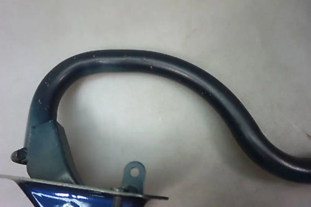 Braccio Cerniera Portellone Bagagliaio Sinistro Orient Blue per BMW E60 LCI con numero di parte 7034245 BMW E60 LCI Braccio Cerniera Portellone Bagagliaio Sinistro Orient Blue - SKU 7034245-3 - Numero di parte 7034245