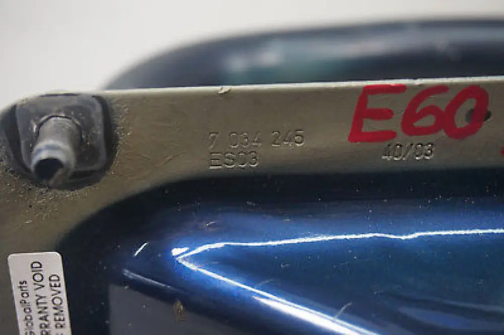 zawias klapy lewy tył blue do BMW E60 o numerze 7034245 BMW E60 zawias klapy lewy tył blue - SKU 7034245-3 - Numer Części 7034245