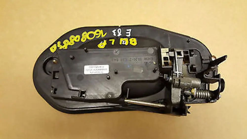 Carrier Bracket Outside Door Grab Handle Front Left Door N/S/F to BMW X3 Series E83 with Part number 7034543 BMW X3 Series E83 Carrier Bracket Outside Door Grab Handle Front Left Door N/S/F - SKU rhd-7034543 - Part number 7034543