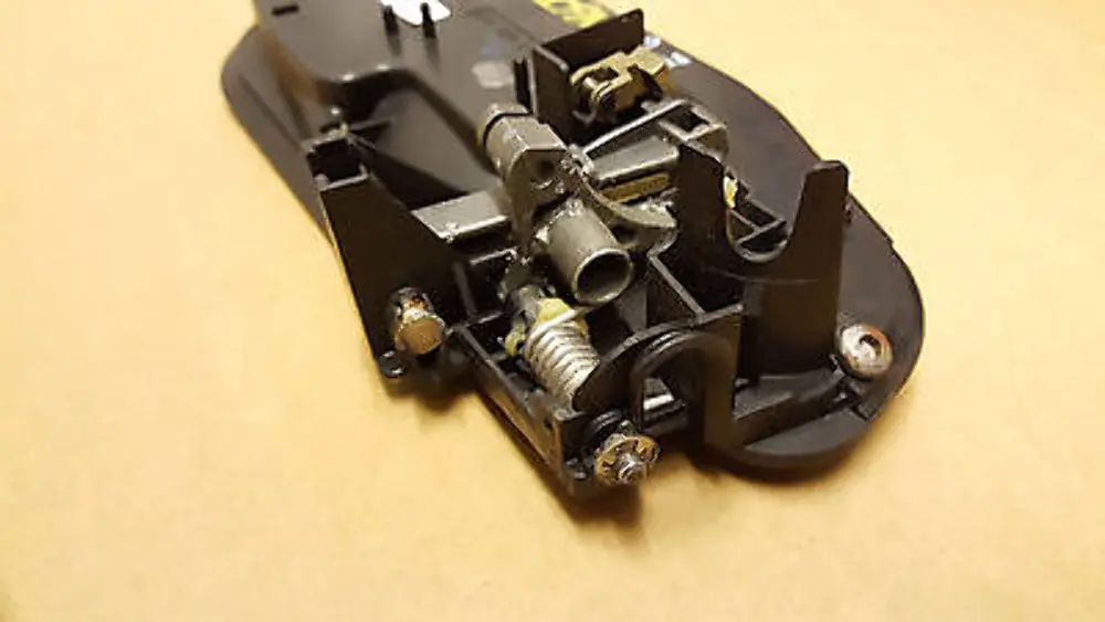 Carrier Bracket Outside Door Grab Handle Front Left Door N/S/F to BMW X3 Series E83 with Part number 7034543 BMW X3 Series E83 Carrier Bracket Outside Door Grab Handle Front Left Door N/S/F - SKU rhd-7034543 - Part number 7034543