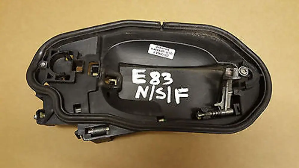 Carrier Bracket Outside Door Grab Handle Front Left Door N/S/F to BMW X3 Series E83 with Part number 7034543 BMW X3 Series E83 Carrier Bracket Outside Door Grab Handle Front Left Door N/S/F - SKU rhd-7034543 - Part number 7034543