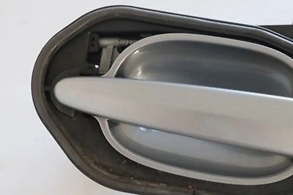 Maniglia completa della porta posteriore sinistra Spacegrau Metallic BMW E60 E61 - SKU 7034543-SCG - Numero di parte 7034543