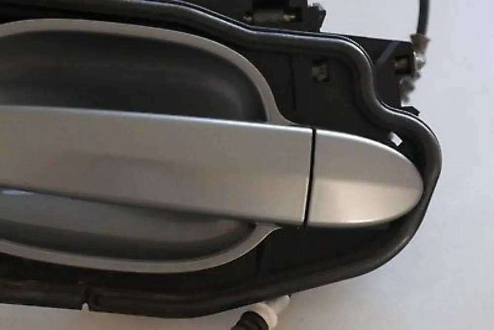 Poignée de porte complète arrière gauche Spacegrau Metallic pour BMW E60 E61 à propos du numéro de pièce 7034543 BMW E60 E61 Poignée de porte complète arrière gauche Spacegrau Metallic - SKU 7034543-SCG - Numéro de pièce 7034543