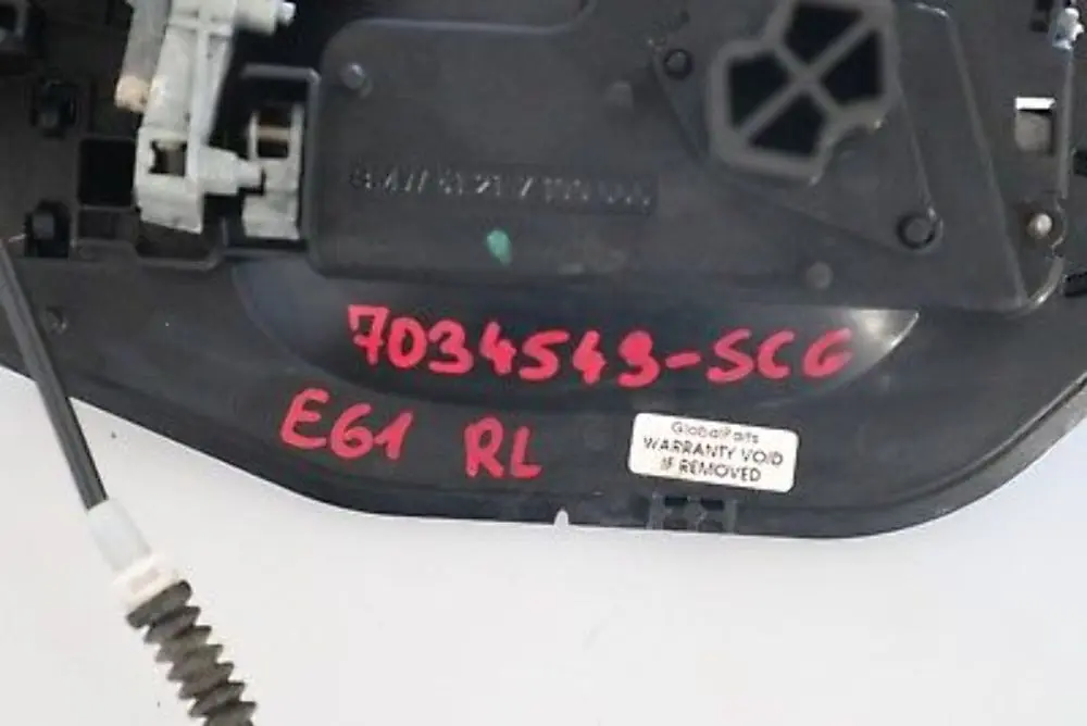 Klamka Drzwi Kompletna Tył Lewy Spacegrau Metallic - A52 do BMW E60 E61 o numerze 7034543 BMW E60 E61 Klamka Drzwi Kompletna Tył Lewy Spacegrau Metallic - A52 - SKU 7034543-SCG - Numer Części 7034543