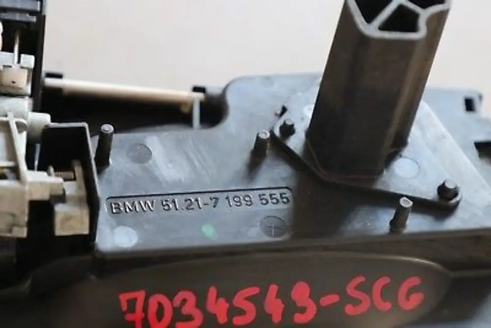 Klamka Drzwi Kompletna Tył Lewy Spacegrau Metallic - A52 do BMW E60 E61 o numerze 7034543 BMW E60 E61 Klamka Drzwi Kompletna Tył Lewy Spacegrau Metallic - A52 - SKU 7034543-SCG - Numer Części 7034543