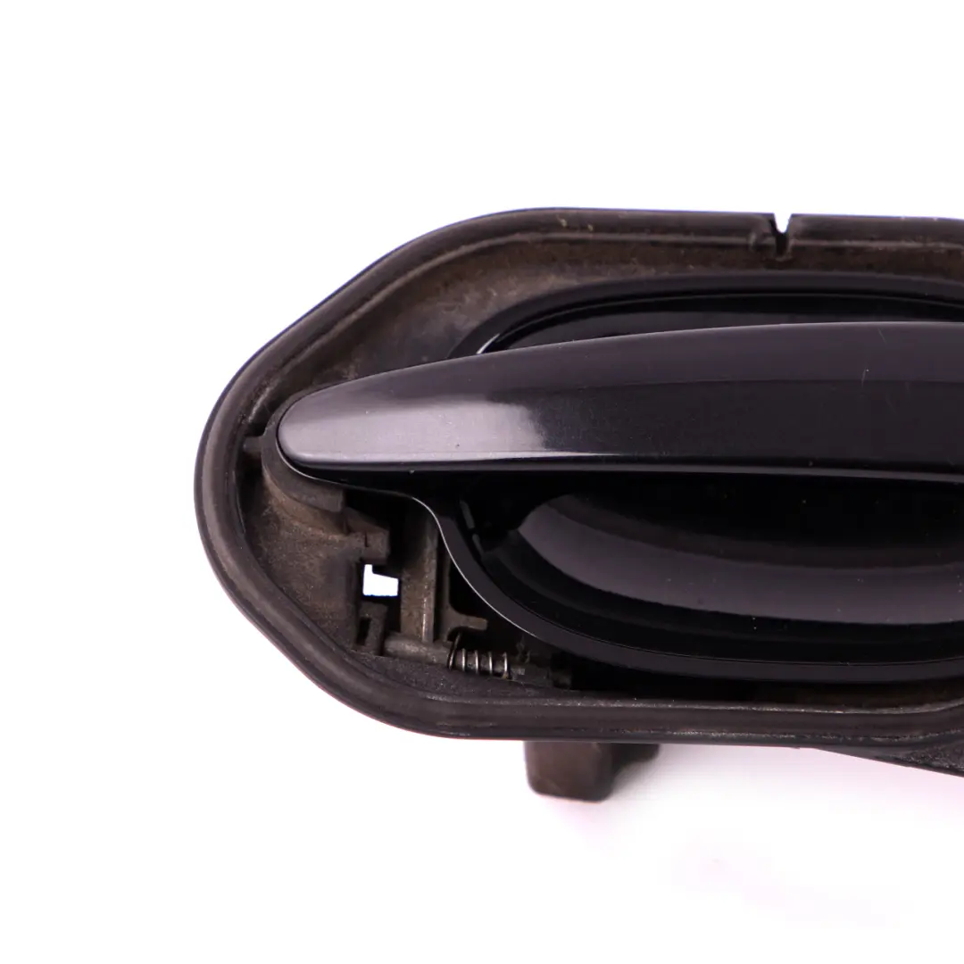 Asidero Trasero Izquierdo Completo Negro Zafiro 475 para BMW E60 E61 con número de pieza 7034571 BMW E60 E61 Asidero Trasero Izquierdo Completo Negro Zafiro 475 - SKU 7034571-BS - Número de pieza 7034571