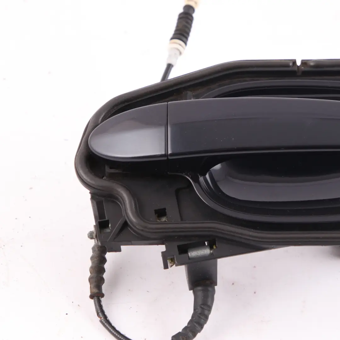 Klamka Drzwi Tył Lewo Czarna Carbonschwarz - 416 do BMW E60 E61 o numerze 7034571 BMW E60 E61 Klamka Drzwi Tył Lewo Czarna Carbonschwarz - 416 - SKU 7034571-CAR - Numer Części 7034571