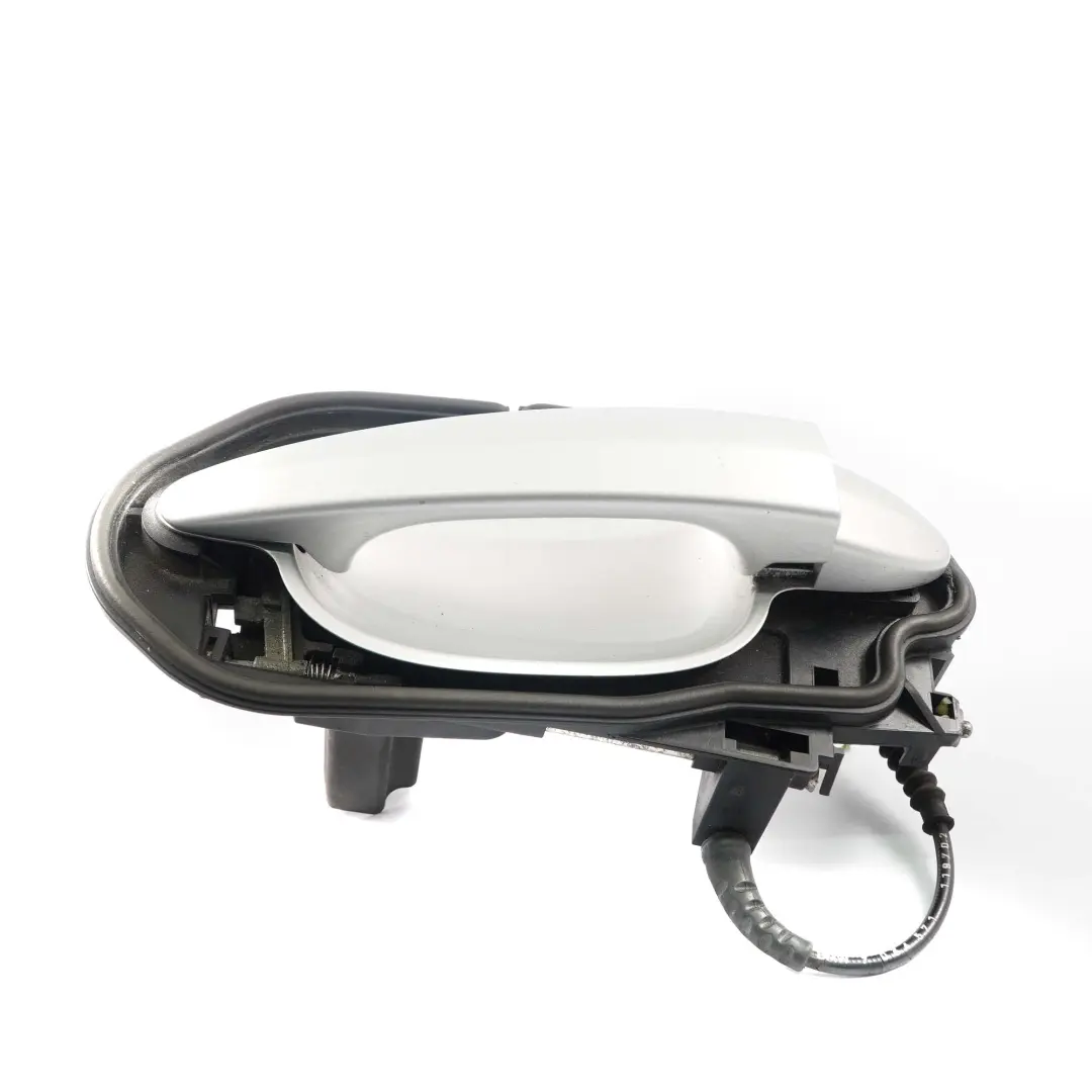 Maniglia Posteriore Destra Titansilber Argento Titanio Metallico354 per BMW E60 E61 con numero di parte 7034571 BMW E60 E61 Maniglia Posteriore Destra Titansilber Argento Titanio Metallico354 - SKU 7034571-TS3 - Numero di parte 7034571