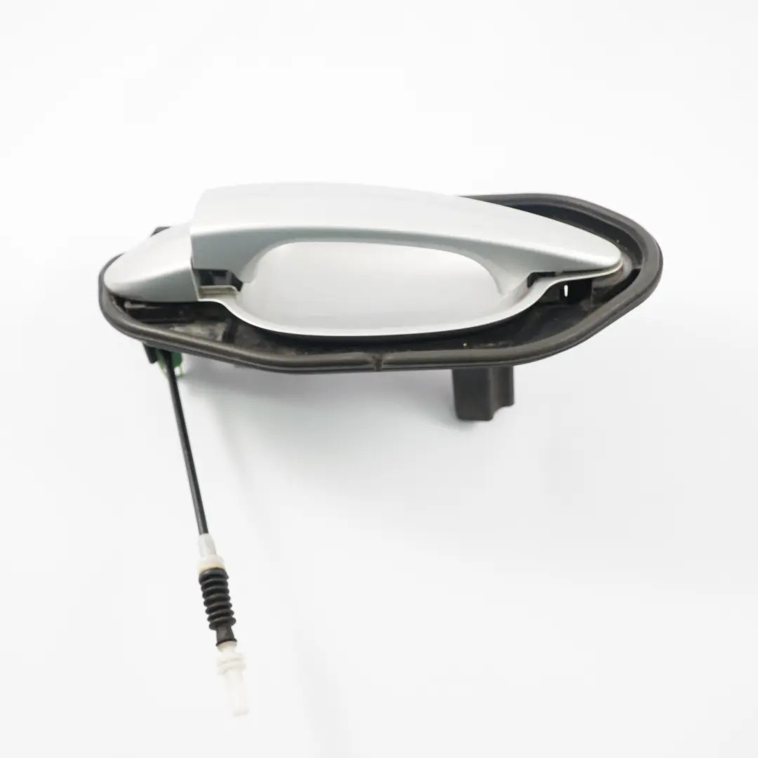 Tirador trasero derecho Titansilber Metallic Silver 354 para BMW E60 con número de pieza 7034571 BMW E60 Tirador trasero derecho Titansilber Metallic Silver 354 - SKU 7034571-TS3 - Número de pieza 7034571