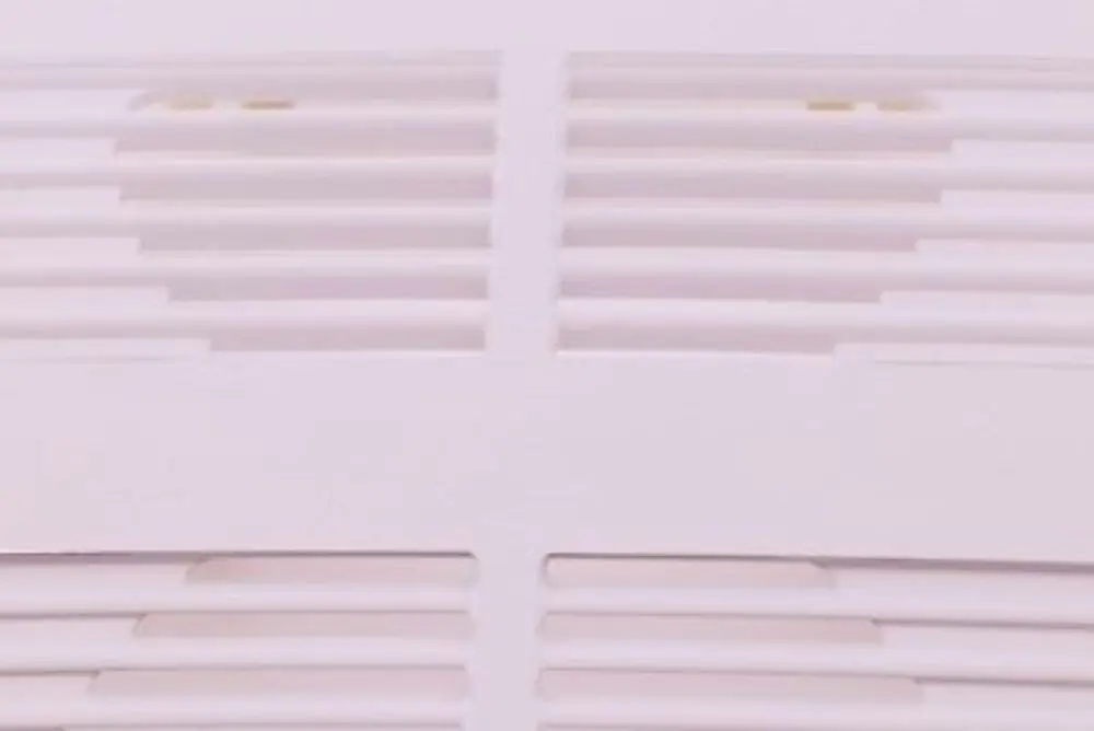 Osłona alarmu ultradźwiękowego do BMW E60 E61 LCI o numerze 7037657 BMW E60 E61 LCI Osłona alarmu ultradźwiękowego - SKU 7037657 - Numer Części 7037657