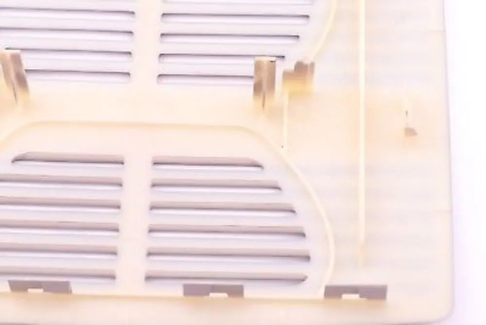 Osłona alarmu ultradźwiękowego do BMW E60 E61 LCI o numerze 7037657 BMW E60 E61 LCI Osłona alarmu ultradźwiękowego - SKU 7037657 - Numer Części 7037657