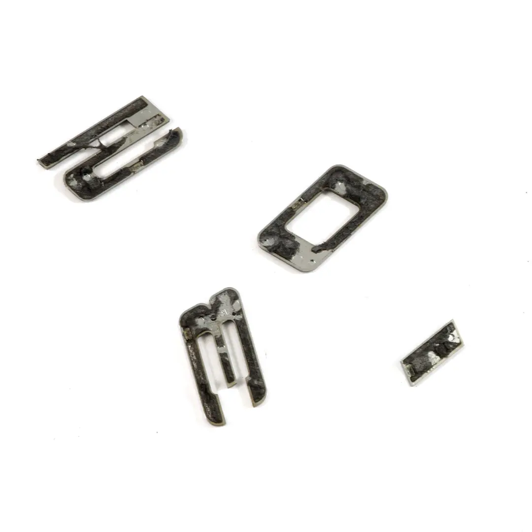 lettrage embleme logo garniture de coffre arriere pour BMW E60 E61 530i à propos du numéro de pièce 7039786 BMW E60 E61 530i lettrage embleme logo garniture de coffre arriere - SKU 7039786 - Numéro de pièce 7039786