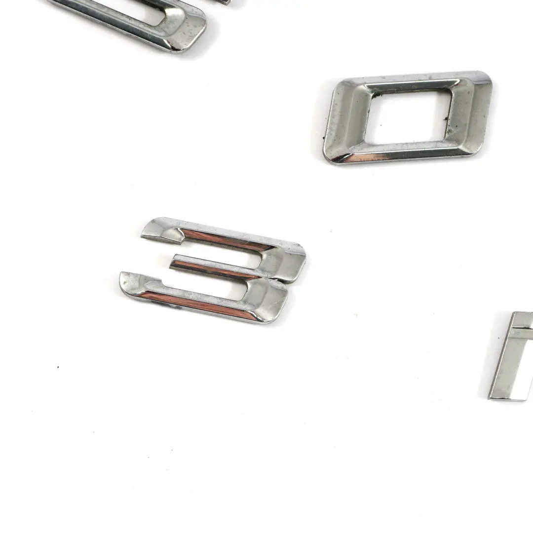 lettrage embleme logo garniture de coffre arriere pour BMW E60 E61 530i à propos du numéro de pièce 7039786 BMW E60 E61 530i lettrage embleme logo garniture de coffre arriere - SKU 7039786 - Numéro de pièce 7039786