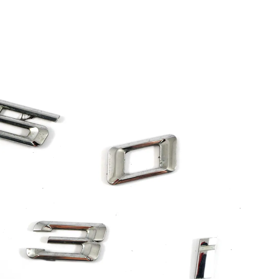 lettrage embleme logo garniture de coffre arriere pour BMW E60 E61 530i à propos du numéro de pièce 7039786 BMW E60 E61 530i lettrage embleme logo garniture de coffre arriere - SKU 7039786 - Numéro de pièce 7039786