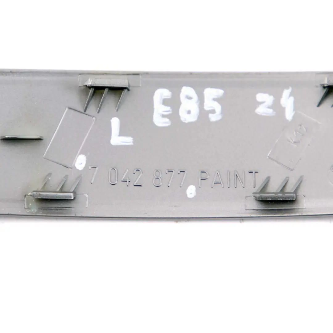 Listwa Klamka Rączki Uchwytu Drzwi Lewa Srebrna do BMW Z4 E85 E86 o numerze 7042877 BMW Z4 E85 E86 Listwa Klamka Rączki Uchwytu Drzwi Lewa Srebrna - SKU 7042877 - Numer Części 7042877