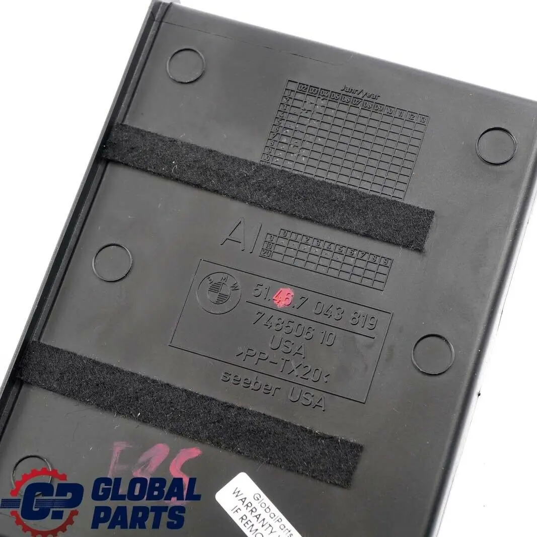 Cadre Radio Console Centrale Arriere Noir pour BMW Z4 E85 E86 à propos du numéro de pièce 7043819 BMW Z4 E85 E86 Cadre Radio Console Centrale Arriere Noir - SKU 7043819 - Numéro de pièce 7043819