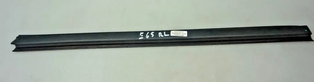 Coperchio canale interno finestrino posteriore sinistro per BMW E65 con numero di parte 7044145 BMW E65 Coperchio canale interno finestrino posteriore sinistro - SKU 7044145 - Numero di parte 7044145