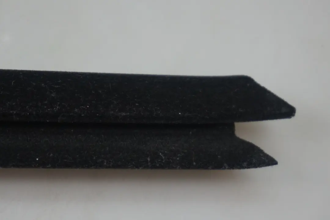 Couvercle vitre intérieure arrière gauche pour BMW E65 à propos du numéro de pièce 7044145 BMW E65 Couvercle vitre intérieure arrière gauche - SKU 7044145 - Numéro de pièce 7044145