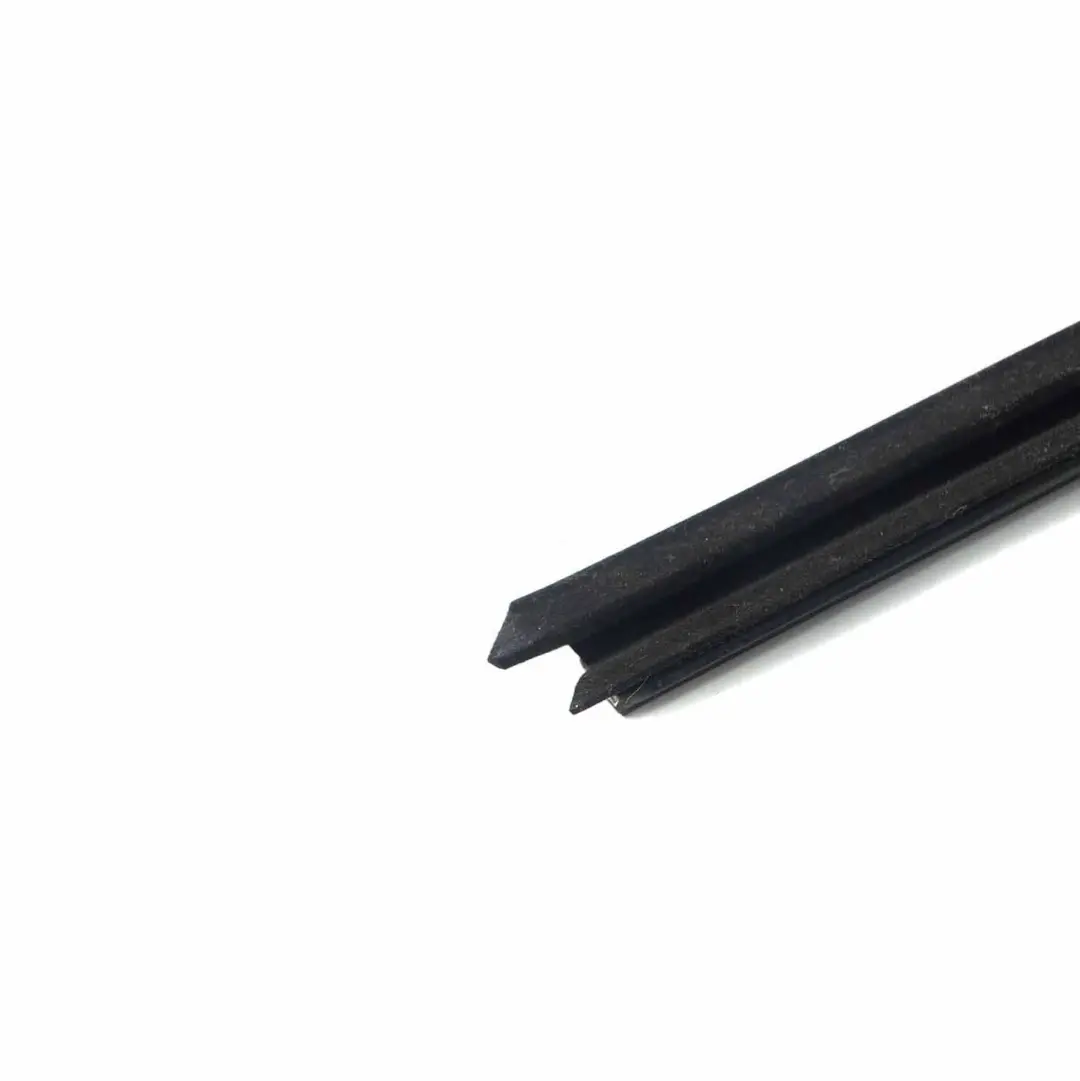 interior derecho ventana trasera canal cubierta para BMW E65 con número de pieza 51357044146 BMW E65 interior derecho ventana trasera canal cubierta - SKU 7044146 - Número de pieza 51357044146